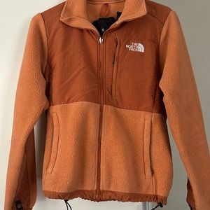 Don’t like the color but it is very cute size small